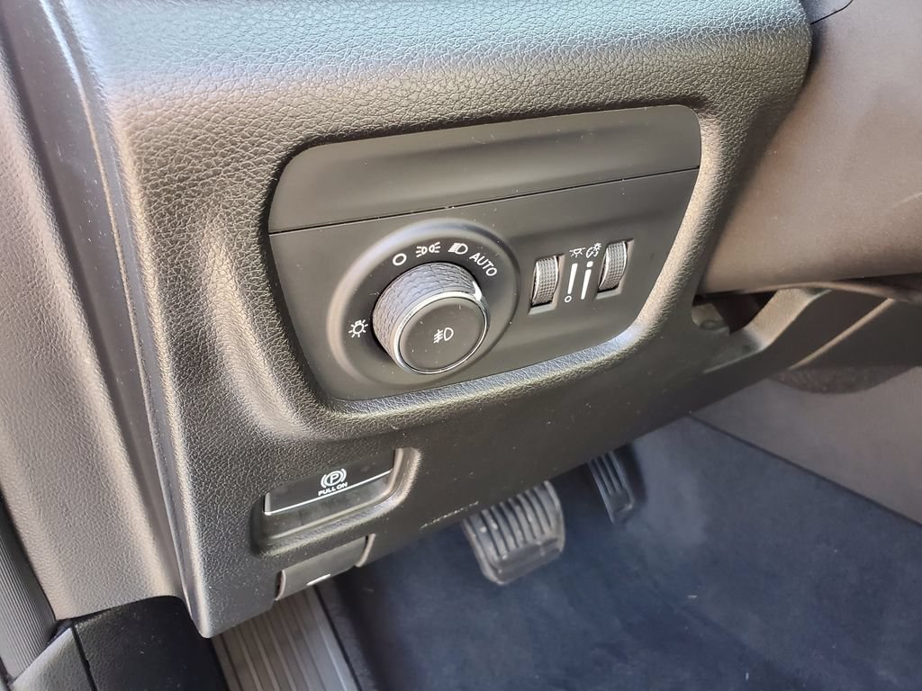 Used 2023 Jeep Grand Cherokee L Limited AWD/4WD image 22