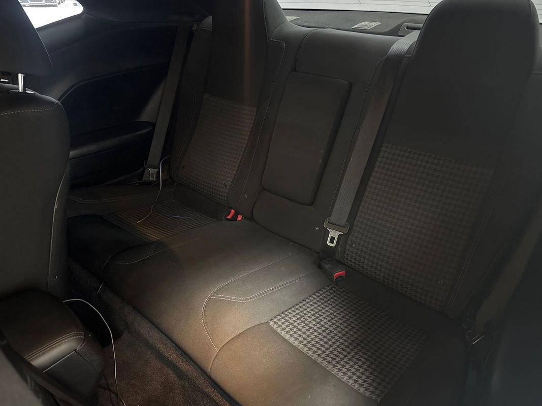 Used 2016 Dodge Challenger SXT w/ Driver Convenience Group image 17