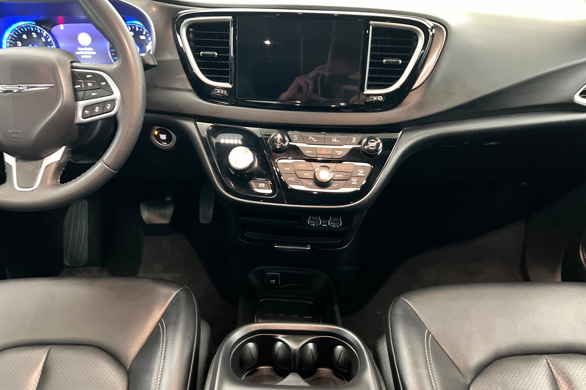 Certified 2025 Chrysler Pacifica Select FWD image 13