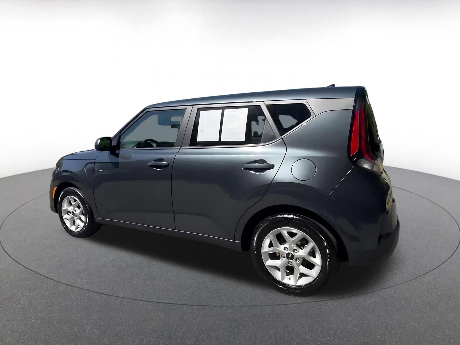 Used 2025 Kia Soul LX w/ LX Technology Package FWD image 10