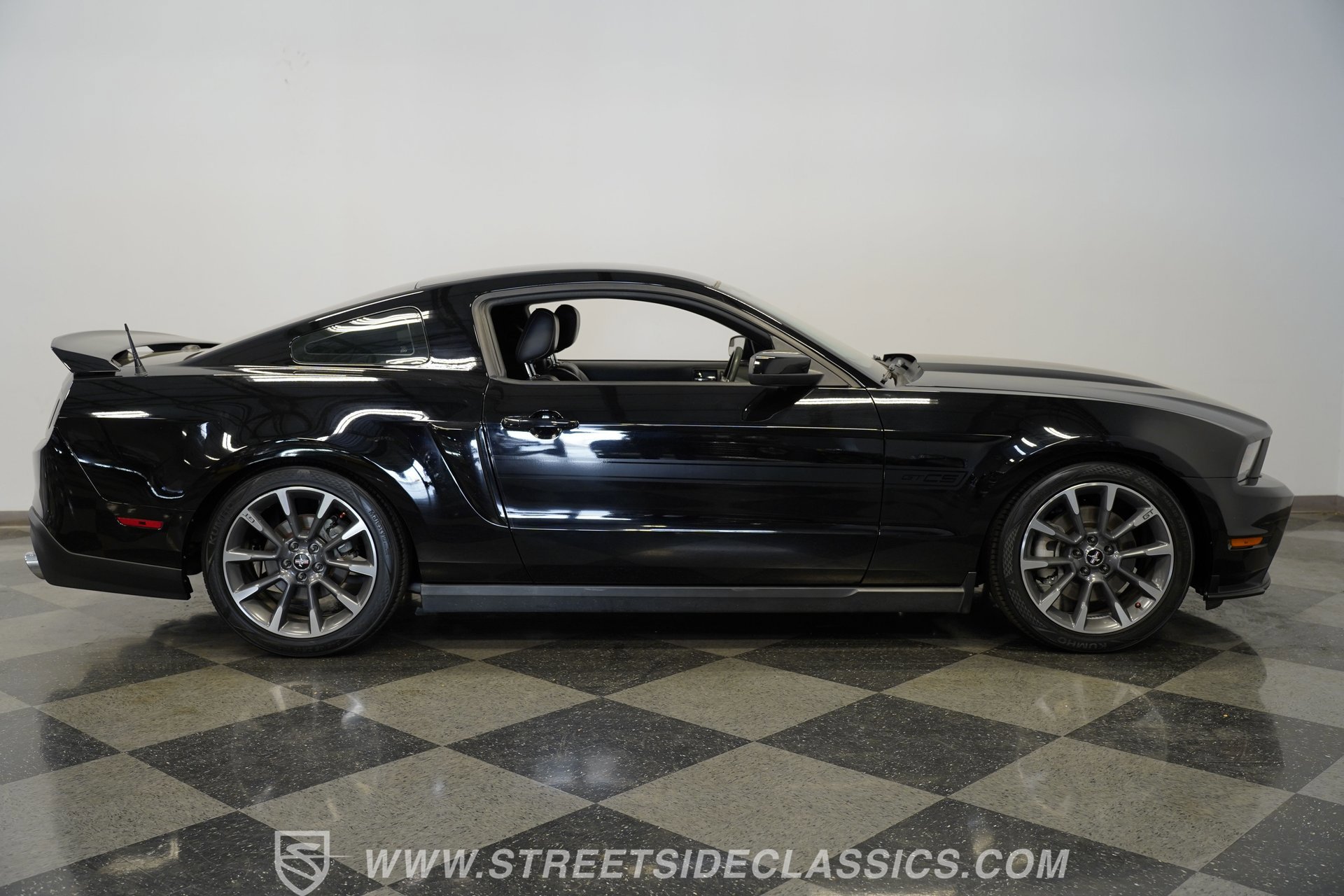 Used 2012 Ford Mustang GT Premium image 15
