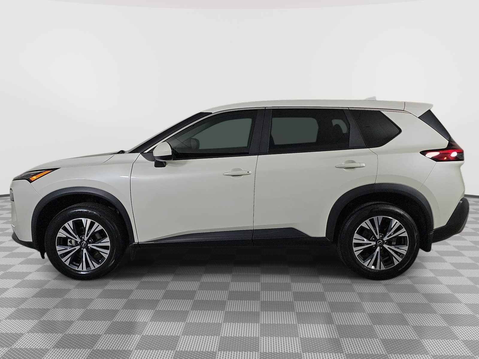 Used 2023 Nissan Rogue SV FWD image 5