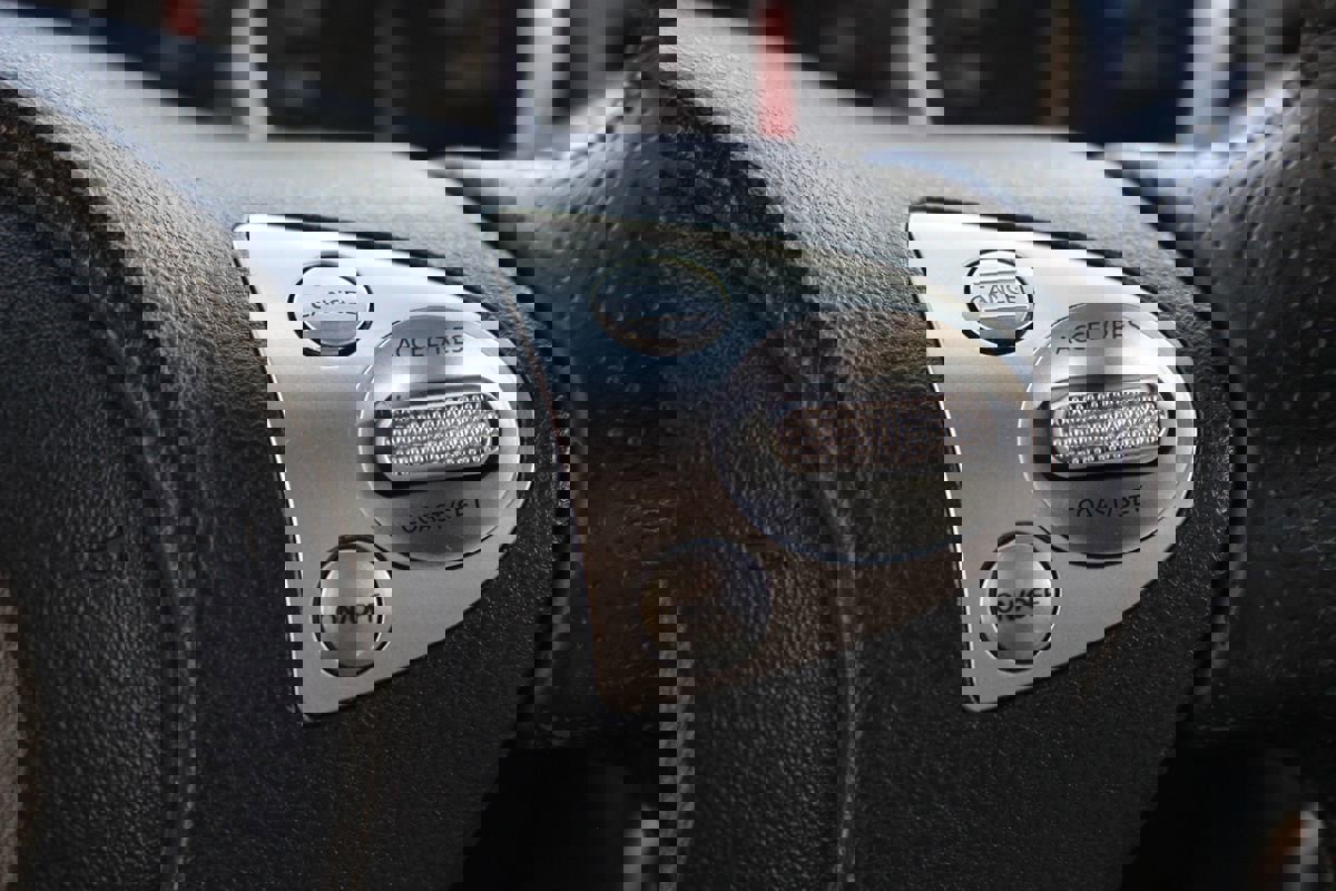 Used 2018 Nissan 370Z w/ Sport Package image 22