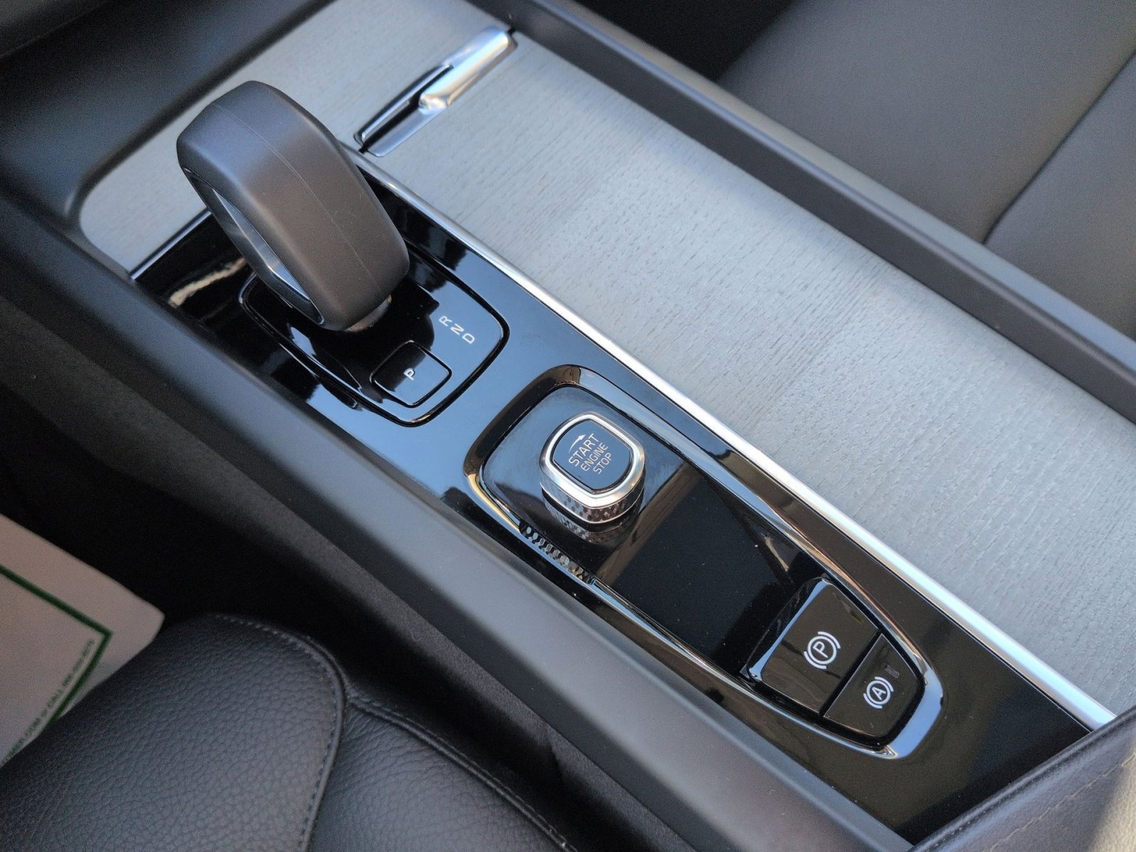 Certified 2025 Volvo XC60 B5 Plus image 22