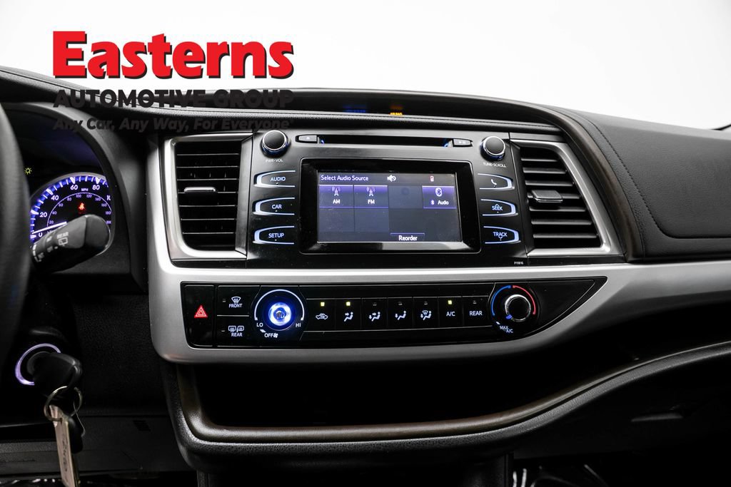 Used 2019 Toyota Highlander LE FWD image 11