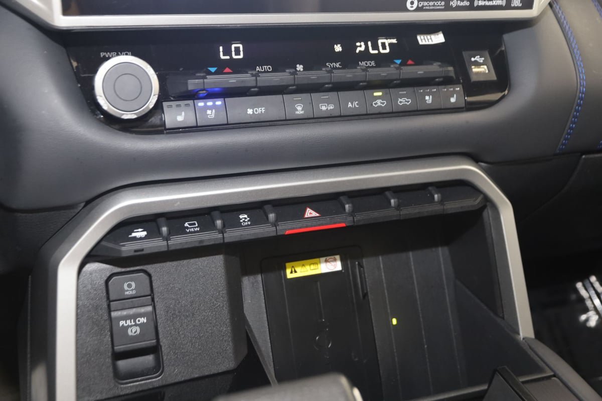 Used 2023 Toyota Tundra Platinum AWD/4WD image 30