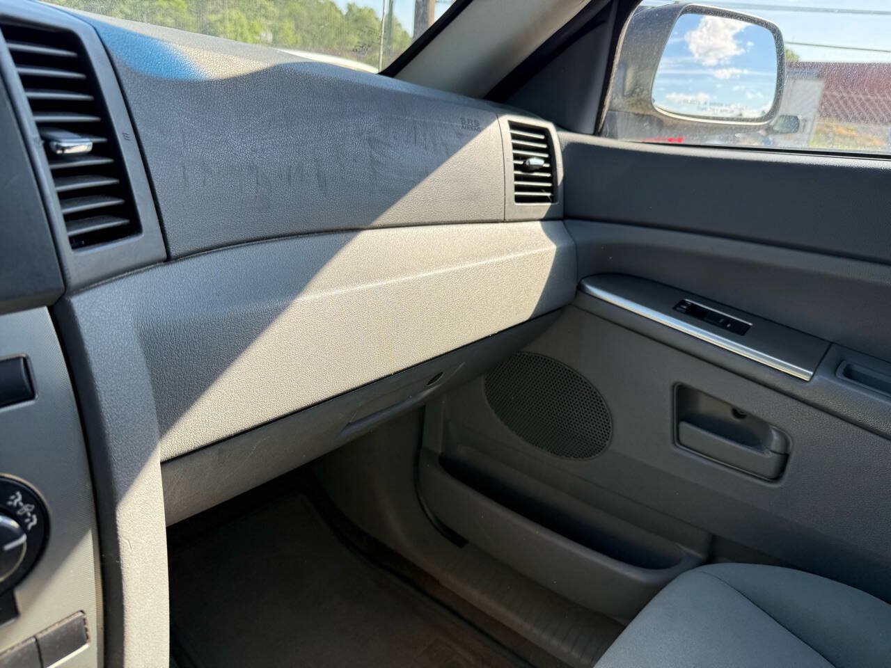 Used 2007 Jeep Grand Cherokee Laredo AWD/4WD image 8
