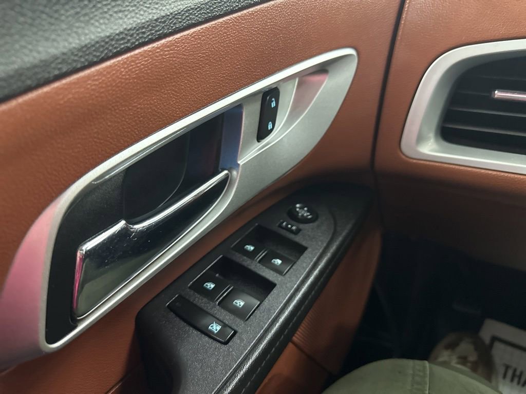 Used 2017 Chevrolet Equinox Premier w/ Enhanced Convenience Package image 36