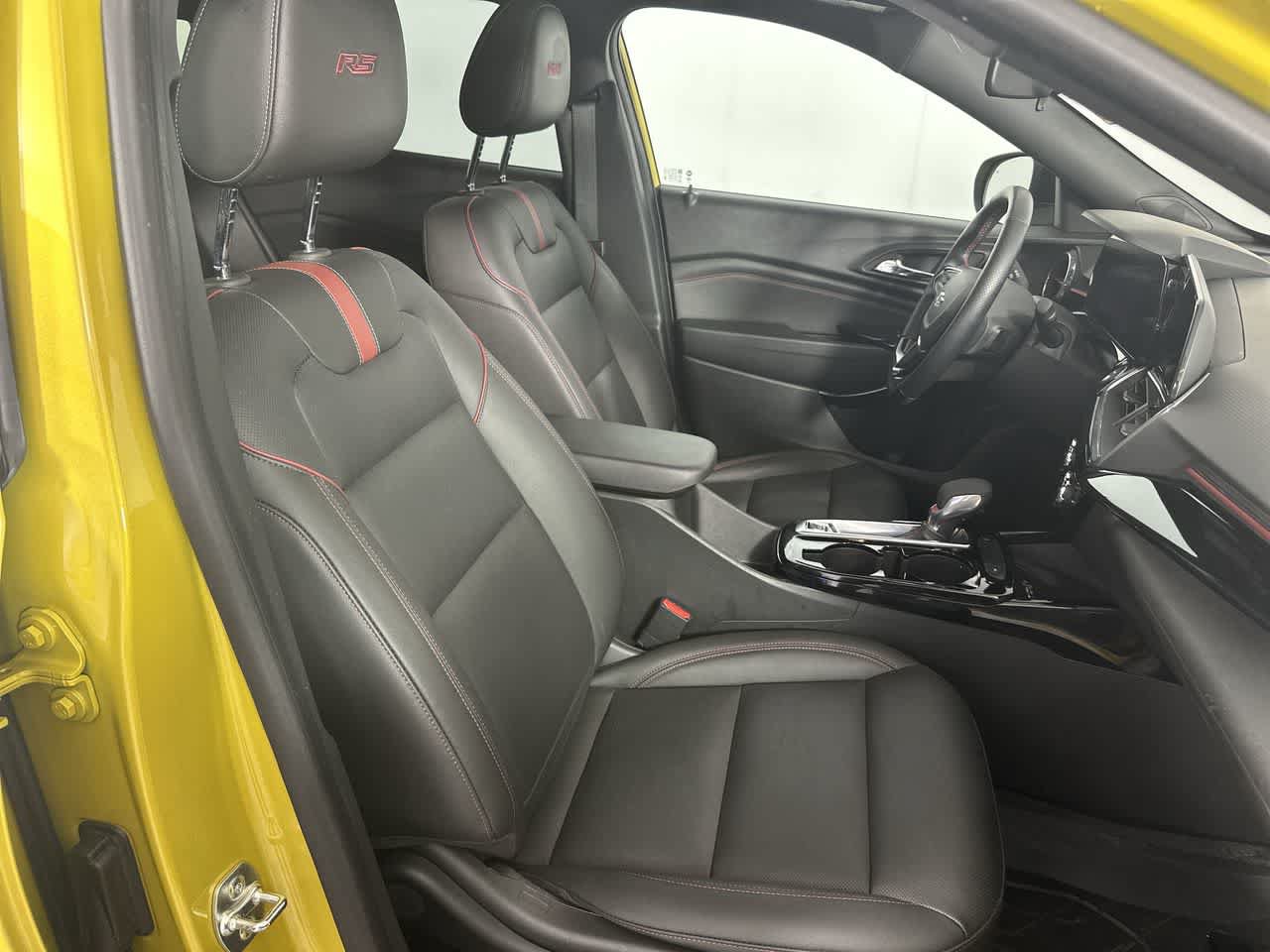 Used 2024 Chevrolet Trax RS w/ Sunroof Package FWD image 7
