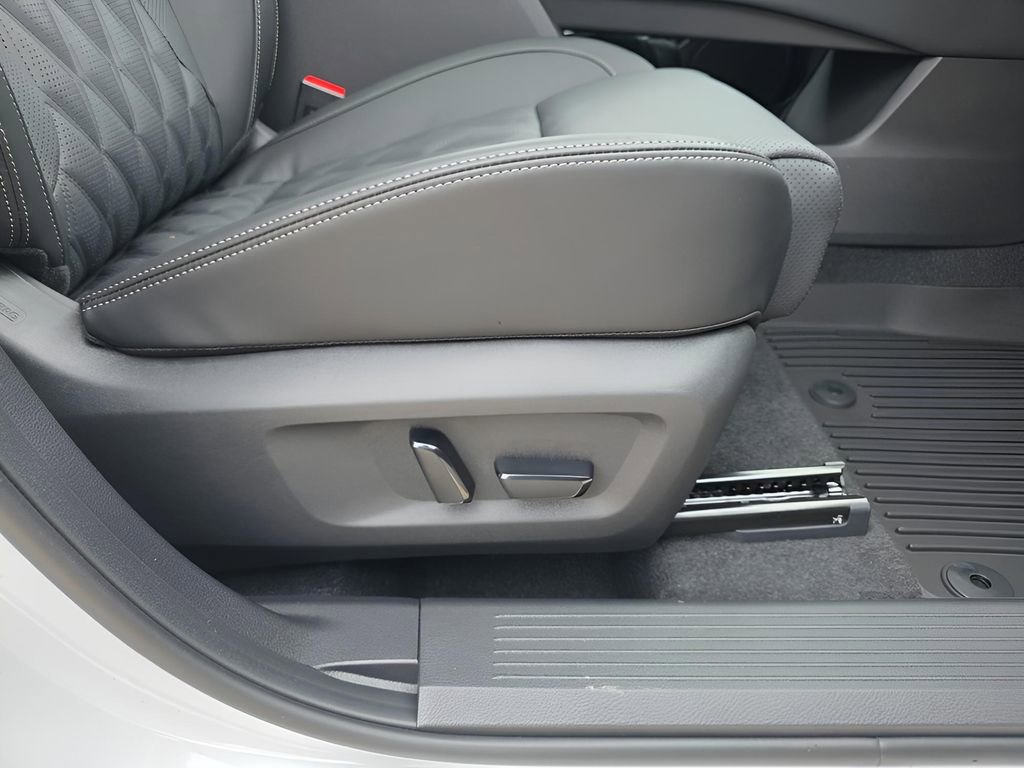 New 2026 Nissan Rogue Platinum image 12