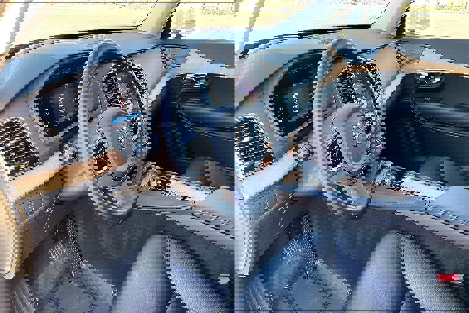 Used 2023 Volvo XC90 B5 Plus image 17