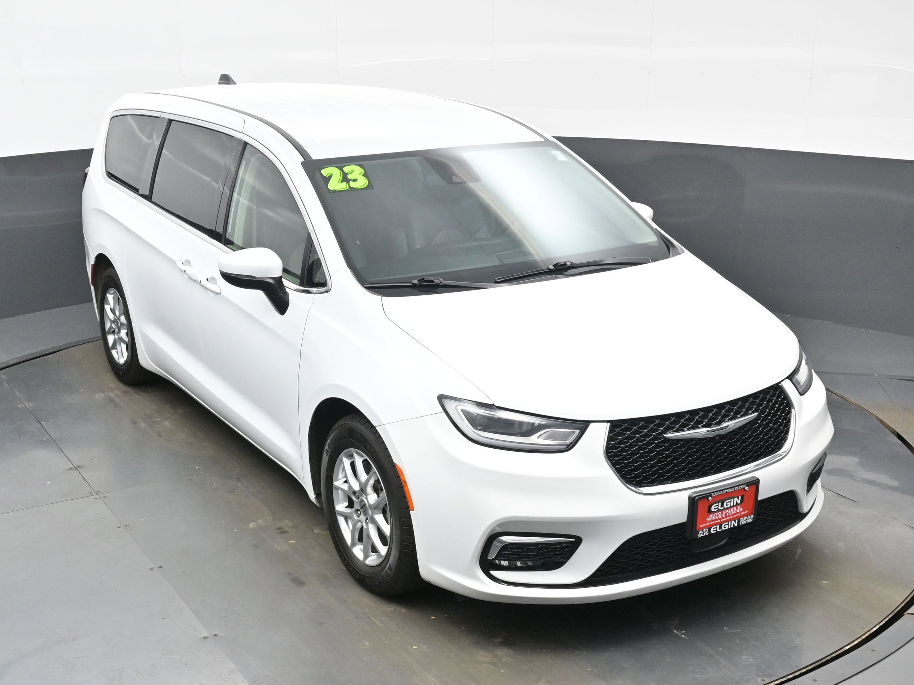 Used 2023 Chrysler Pacifica Touring-L image 39