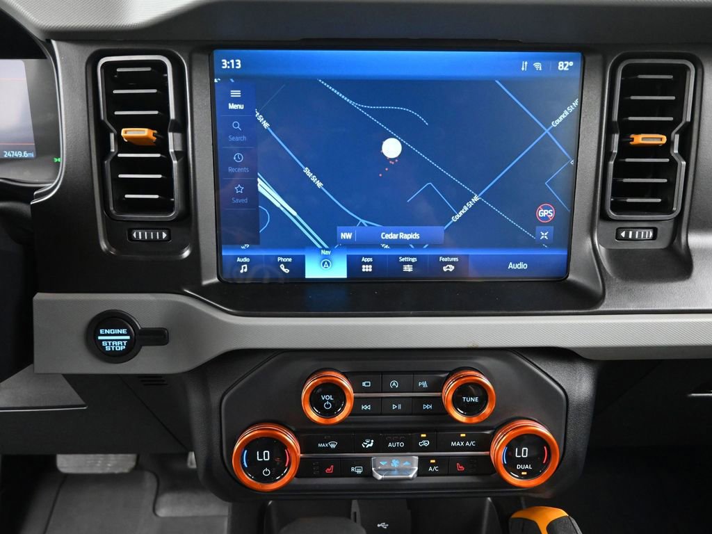 Used 2023 Ford Bronco Badlands image 14