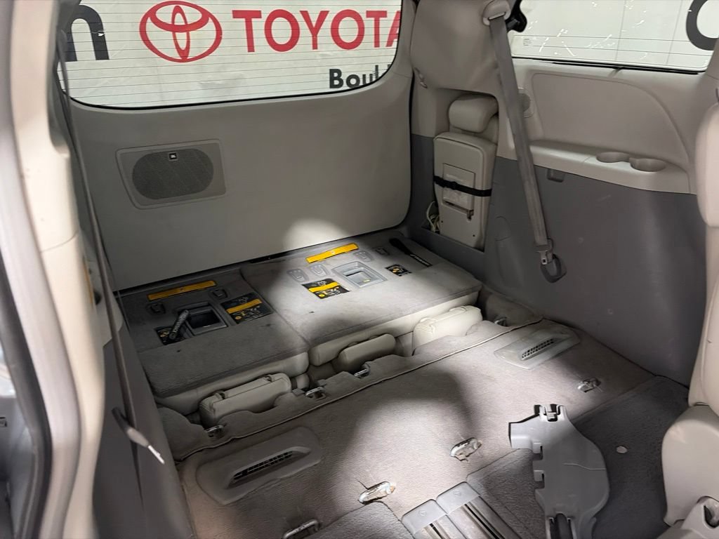Used 2011 Toyota Sienna XLE w/ XLE Navigation Pkg FWD image 17