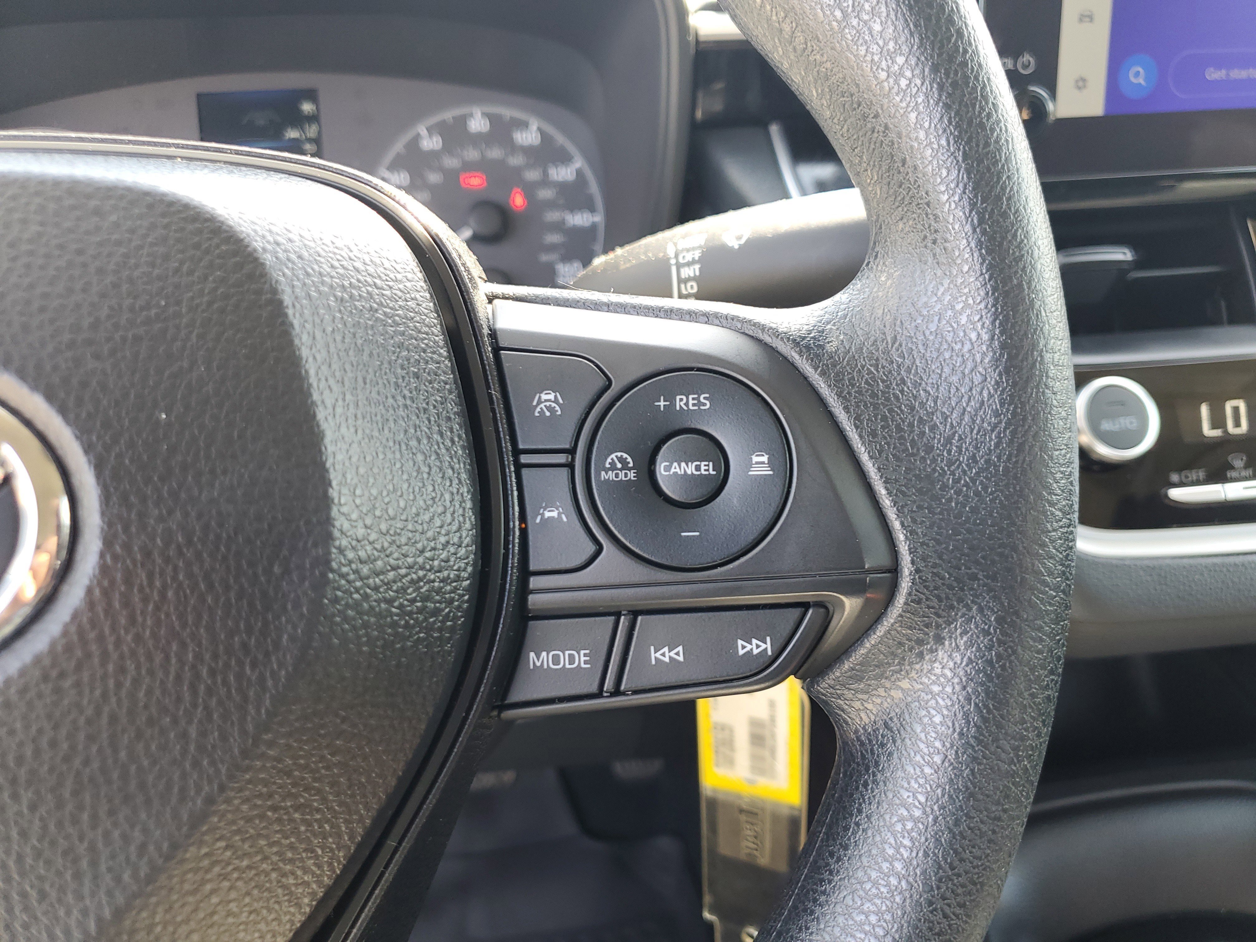 Used 2025 Toyota Corolla LE image 27