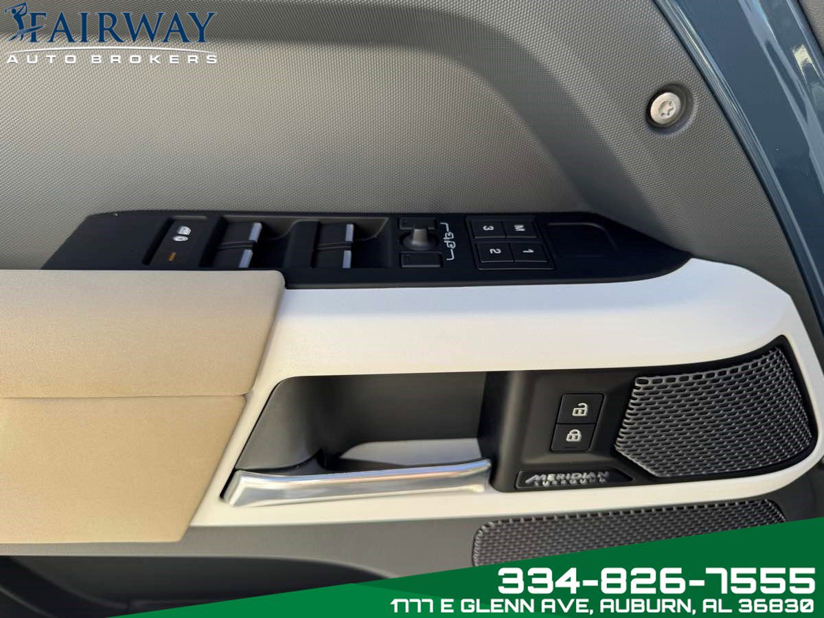 Used 2023 Land Rover Defender 110 SE AWD/4WD image 15