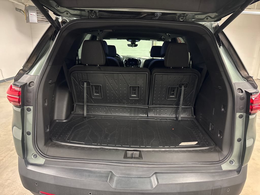 Used 2022 Chevrolet Traverse LT FWD image 17
