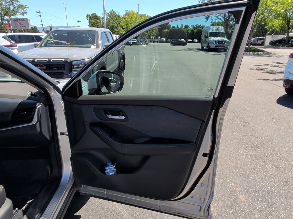Used 2022 Nissan Rogue SV AWD/4WD image 14
