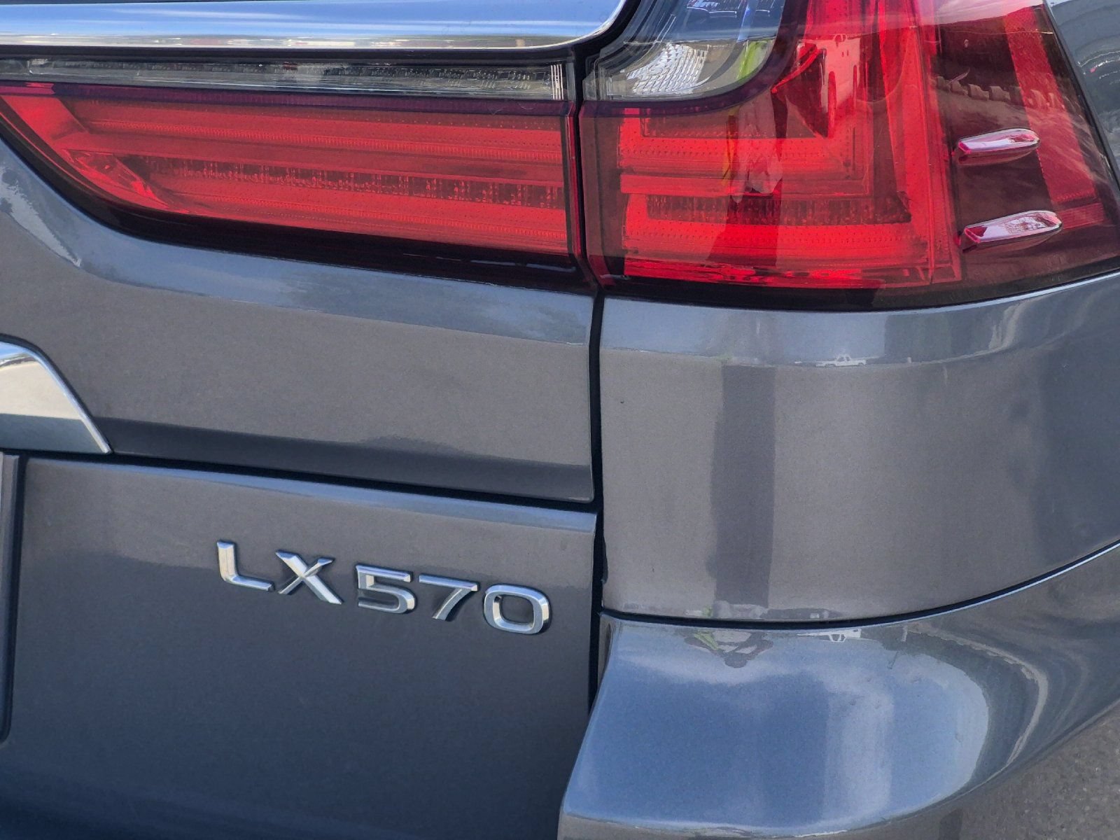 Used 2016 Lexus LX 570 4WD w/ Luxury Package image 27