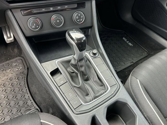 Used 2023 Volkswagen Jetta Sport image 22