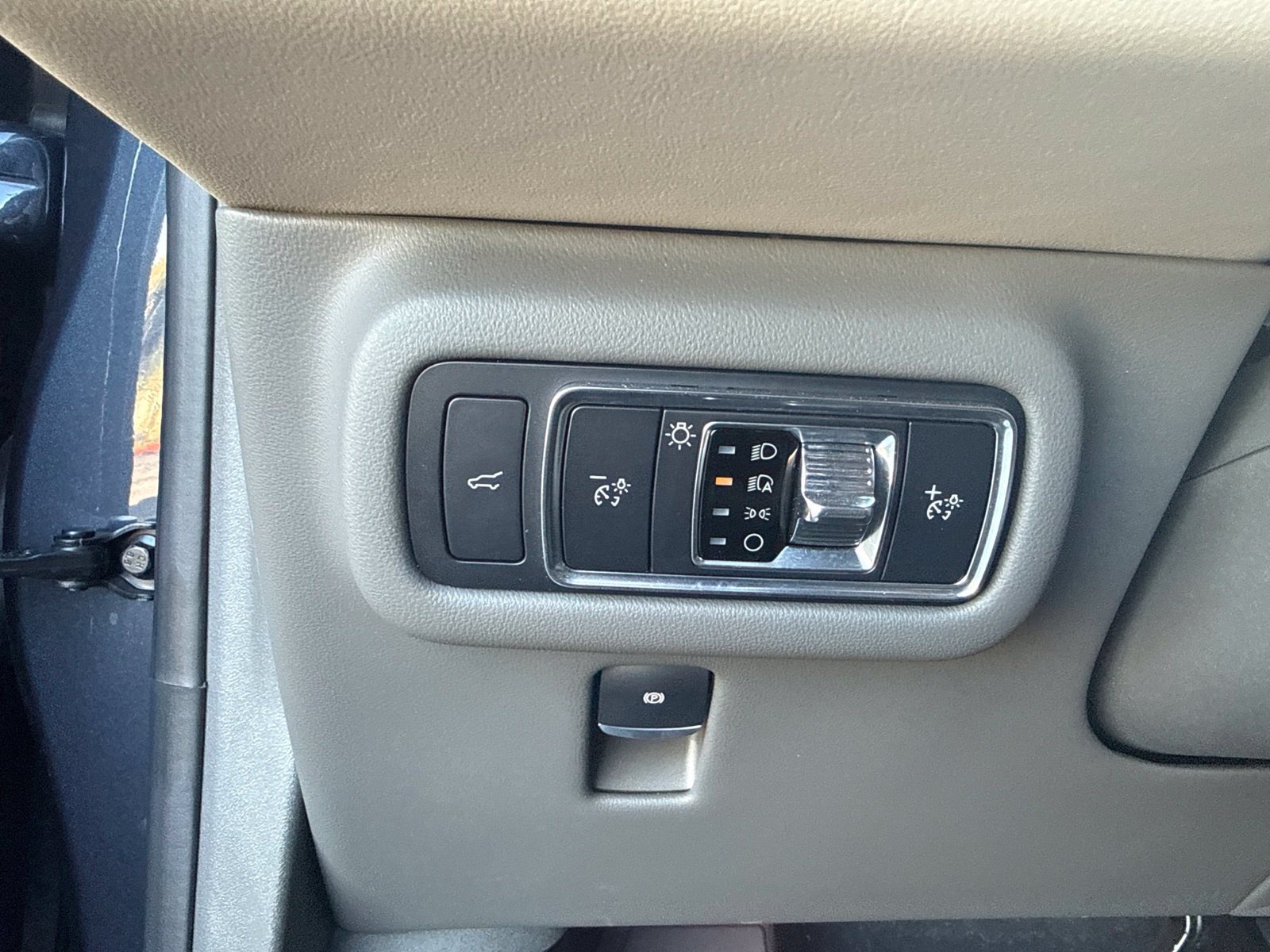 Used 2024 Lincoln Nautilus Premier AWD/4WD image 27