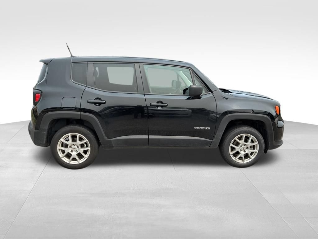 Used 2023 Jeep Renegade Latitude AWD/4WD image 7