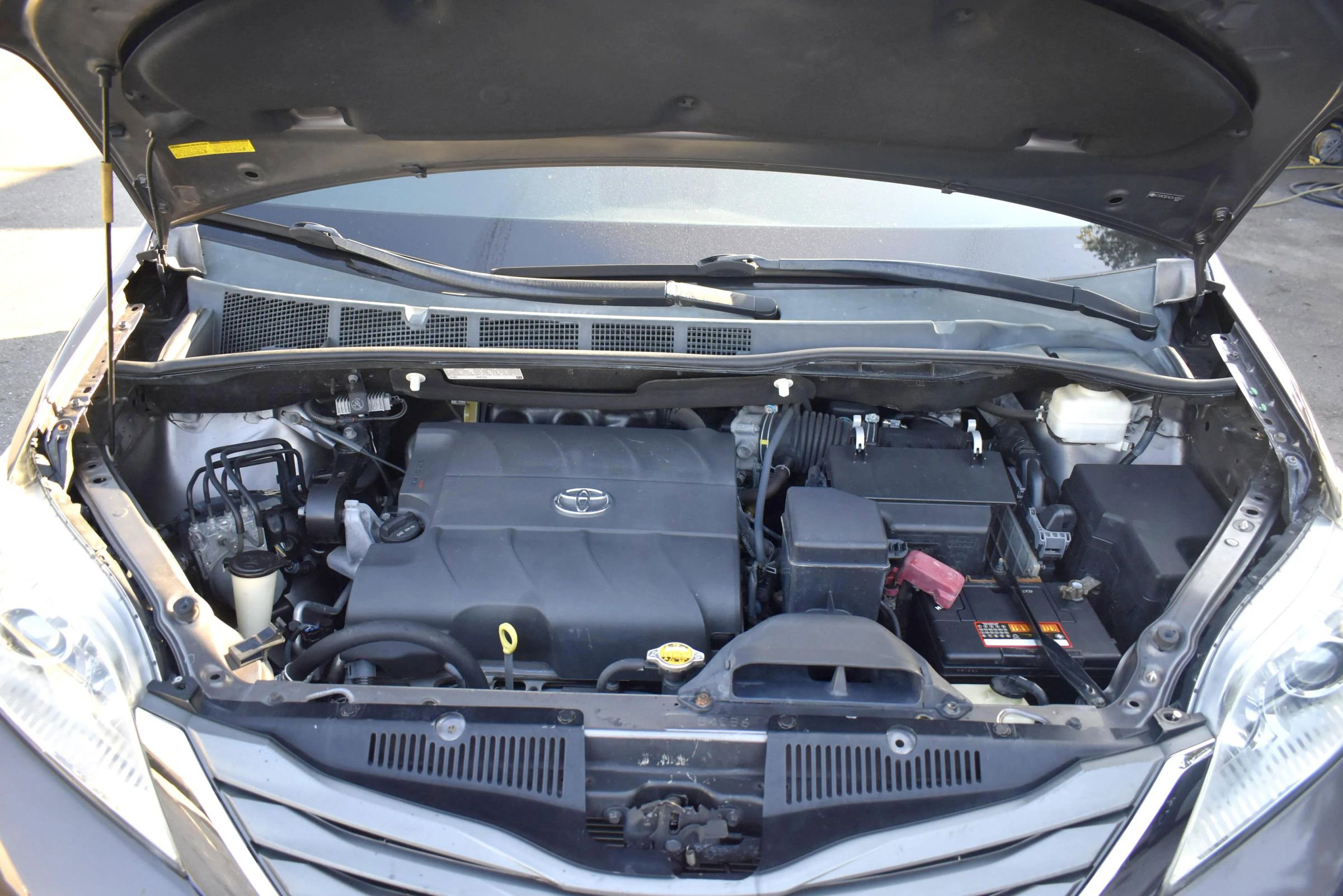 Used 2014 Toyota Sienna XLE image 37