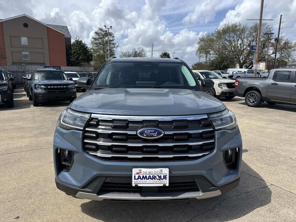 New 2026 Ford Explorer Active w/ Active Comfort Package image 2