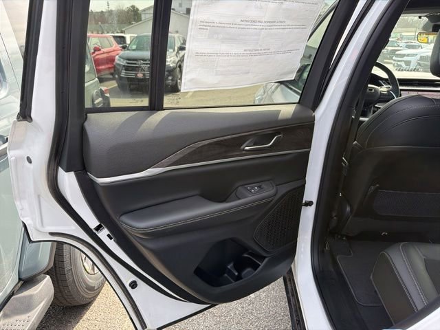 New 2026 Jeep Grand Cherokee Altitude image 11