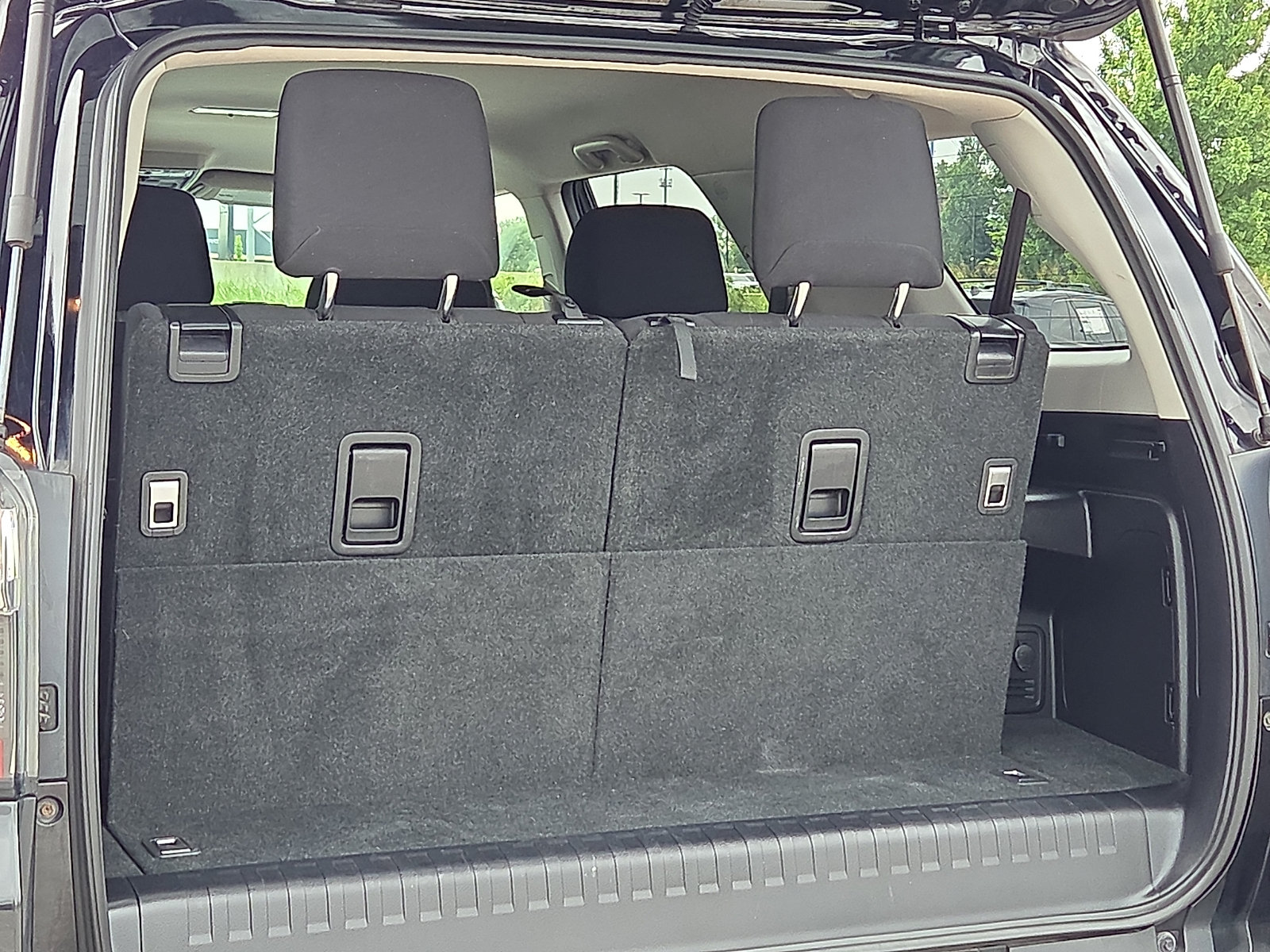 Used 2019 Toyota 4Runner SR5 AWD/4WD image 9