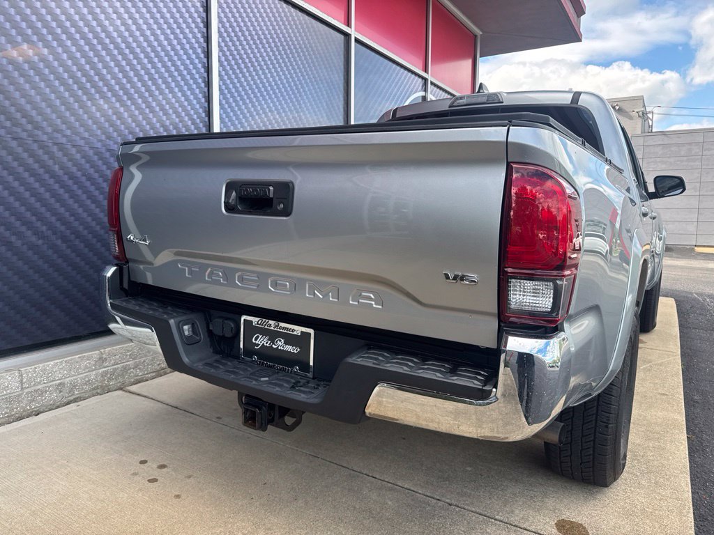 Used 2023 Toyota Tacoma SR5 AWD/4WD image 7