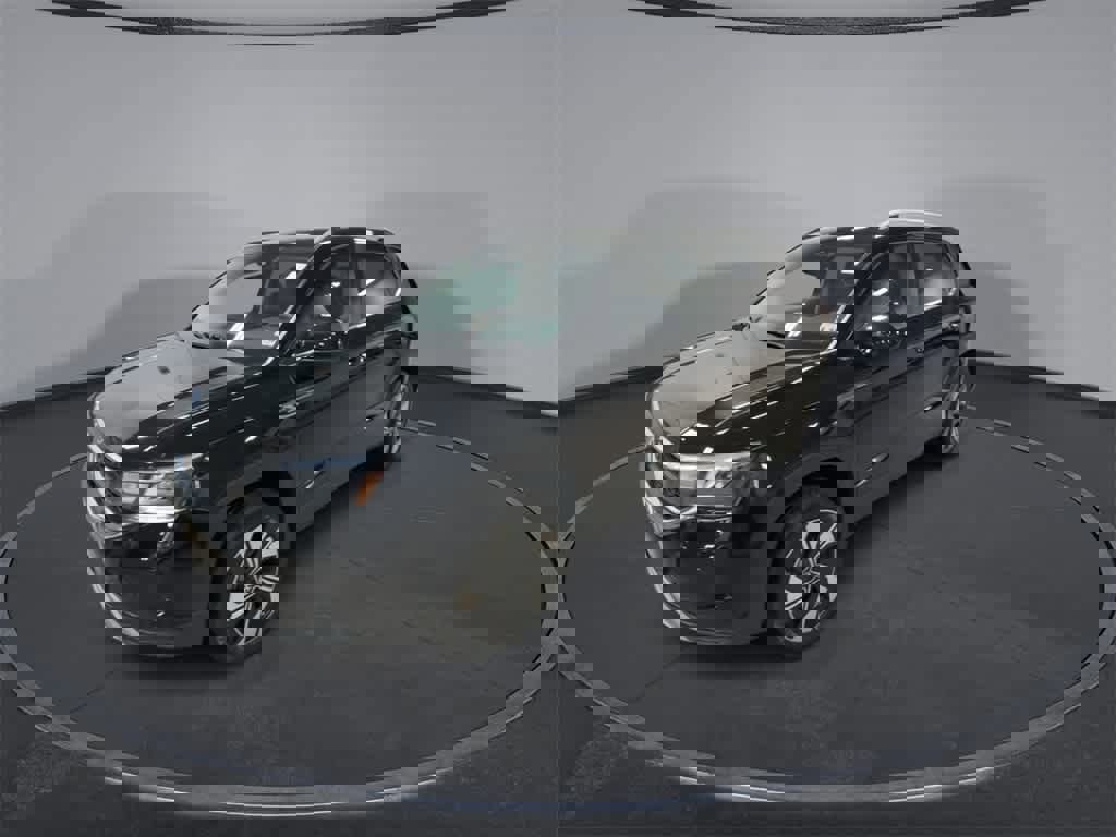 Used 2023 Volkswagen Taos SE w/ Panoramic Sunroof Package image 4