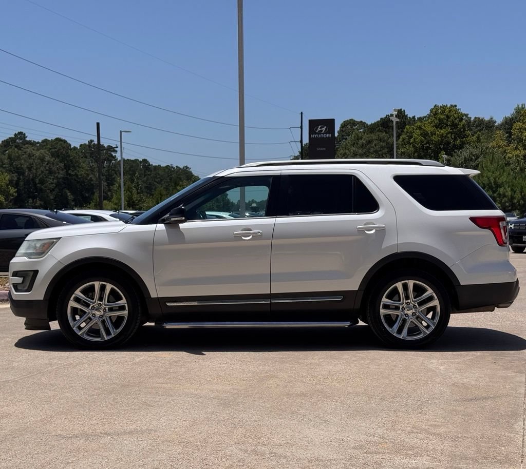 Used 2017 Ford Explorer XLT w/ Equipment Group 202A FWD image 13