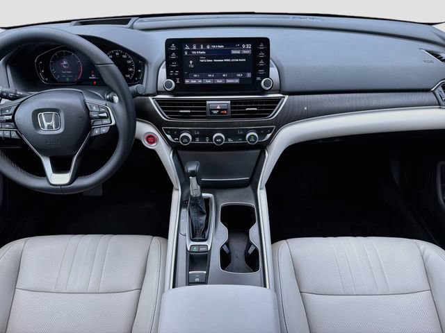 Used 2018 Honda Accord Touring image 18