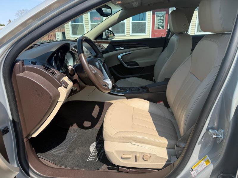 Used 2011 Buick Regal CXL w/ RL3 Preferred Equipment Group FWD image 3
