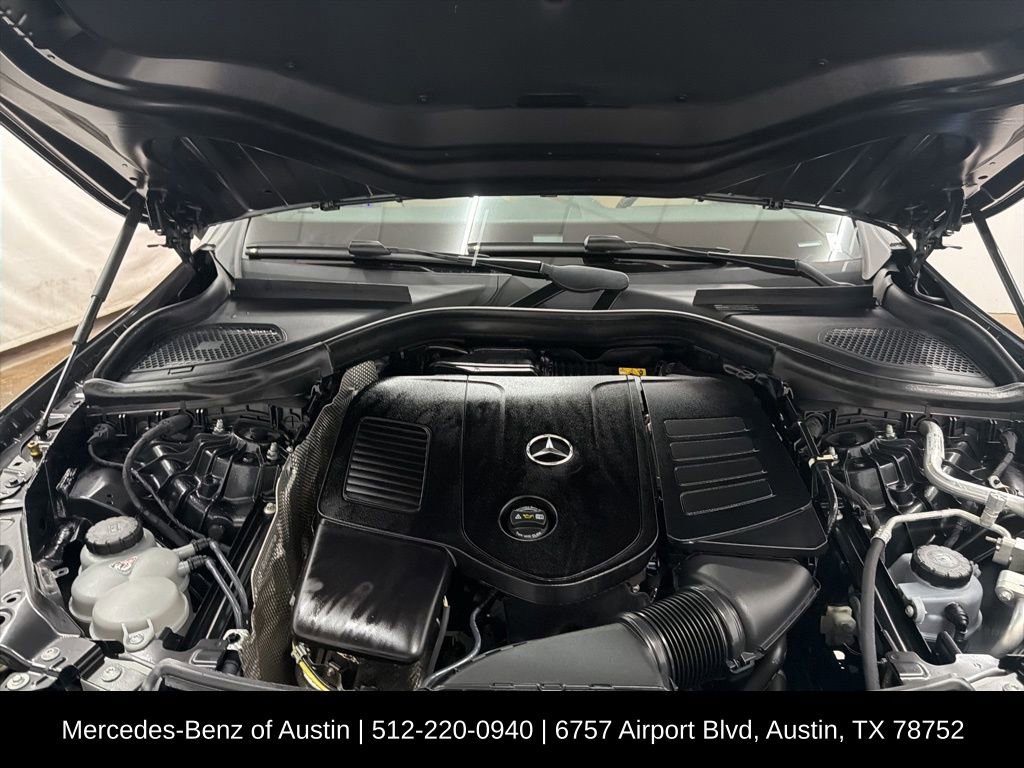 Used 2025 Mercedes-Benz GLC 300 4MATIC image 32