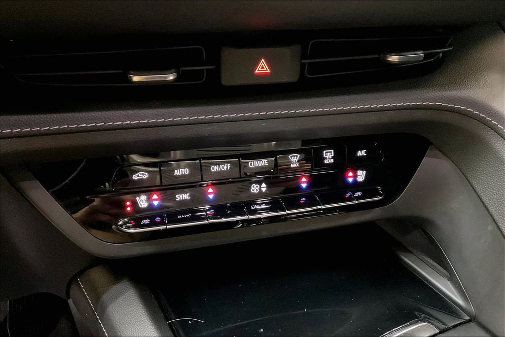 Used 2022 Buick Envision Avenir w/ Safety Package FWD image 17