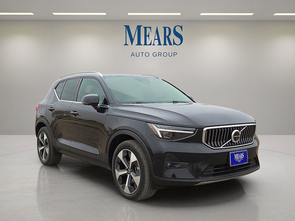 Used 2024 Volvo XC40 B5 Plus AWD/4WD image 7