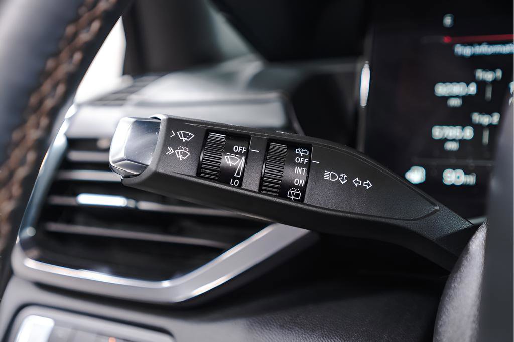 Used 2025 GMC Acadia AT4 w/ Luxury Package image 21