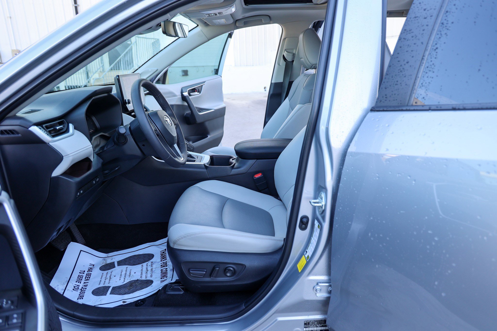 Used 2023 Toyota RAV4 Limited image 29