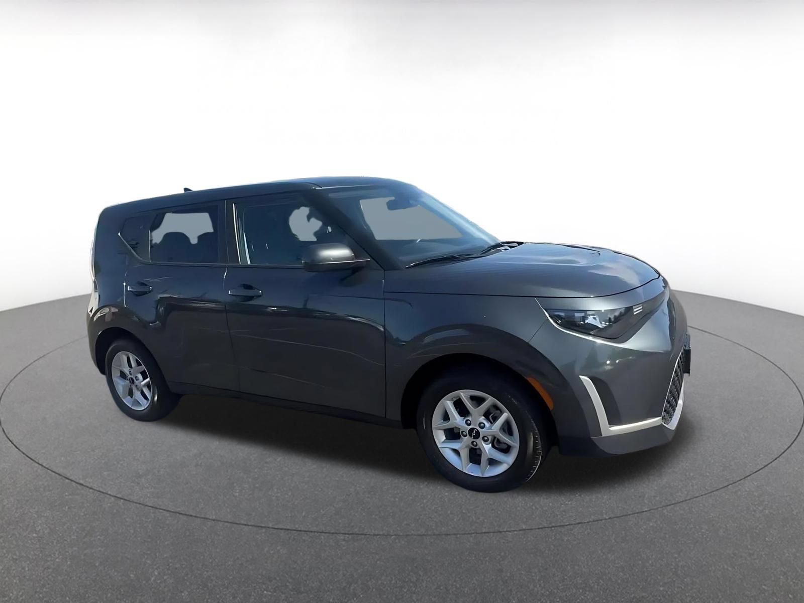 Used 2025 Kia Soul LX w/ LX Technology Package FWD image 2