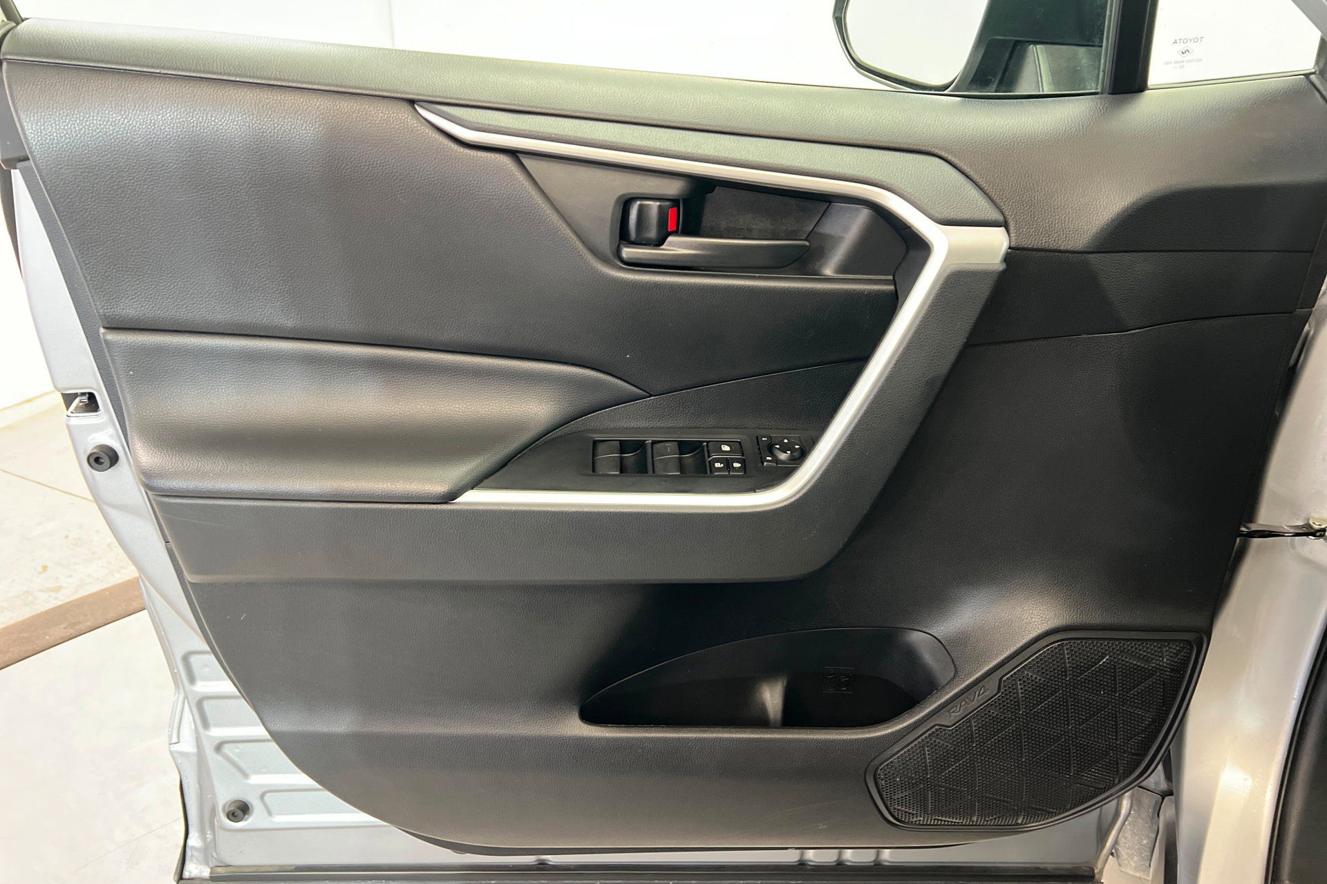 Used 2024 Toyota RAV4 LE image 15