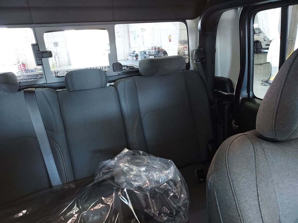 New 2025 Jeep Gladiator Sport image 14