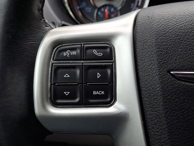 Used 2016 Chrysler Town & Country Touring image 25