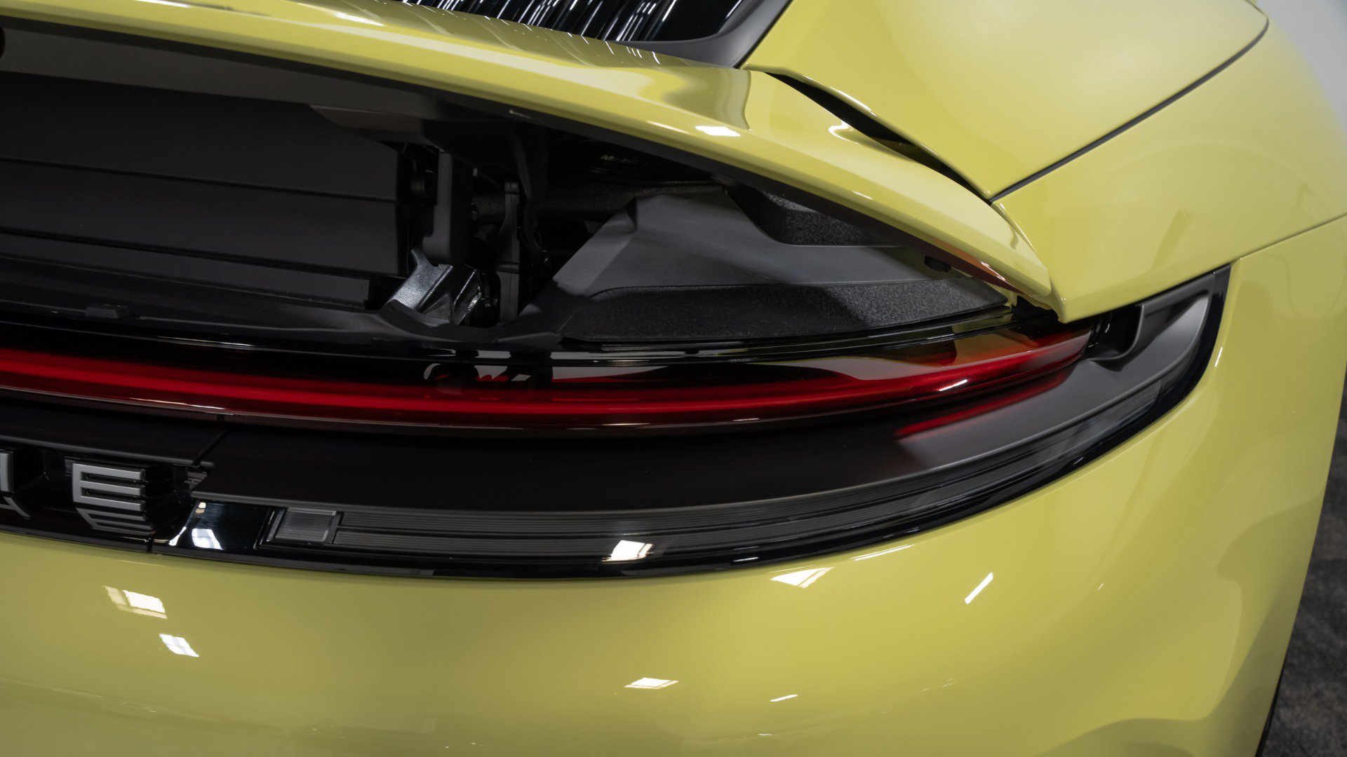 Used 2025 Porsche 911 Carrera image 36