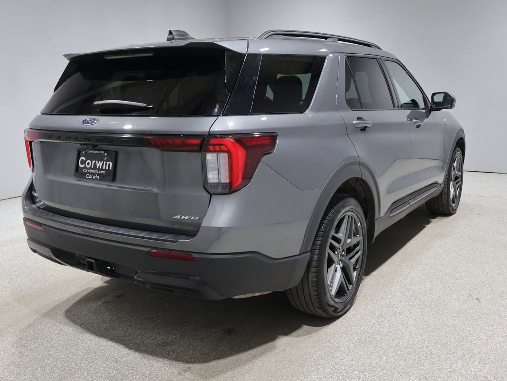 Used 2025 Ford Explorer ST-Line w/ ST-Line Street Pack AWD/4WD image 2