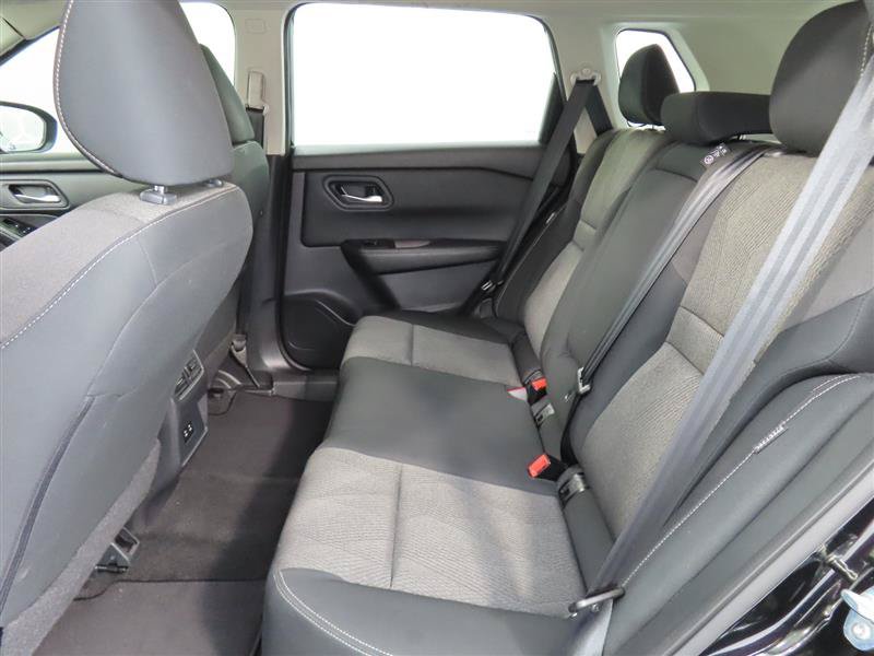 Used 2024 Nissan Rogue SV FWD image 30