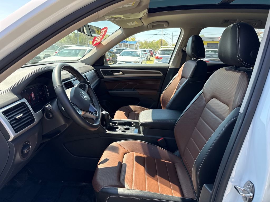 Used 2021 Volkswagen Atlas SEL Premium image 3