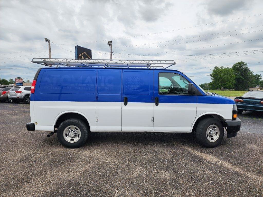 Used 2019 Chevrolet Express 2500 w/ Driver Convenience Package RWD image 3