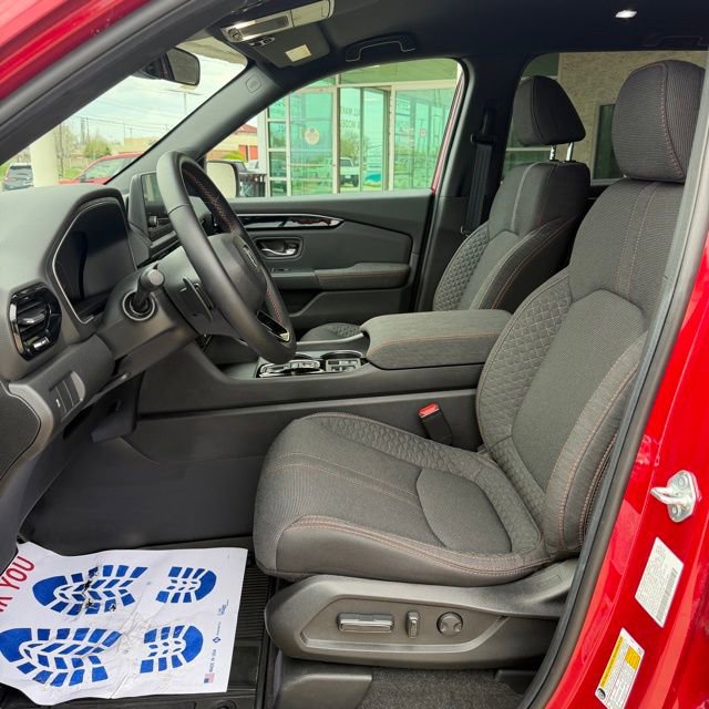 Certified 2025 Honda Pilot Sport image 10